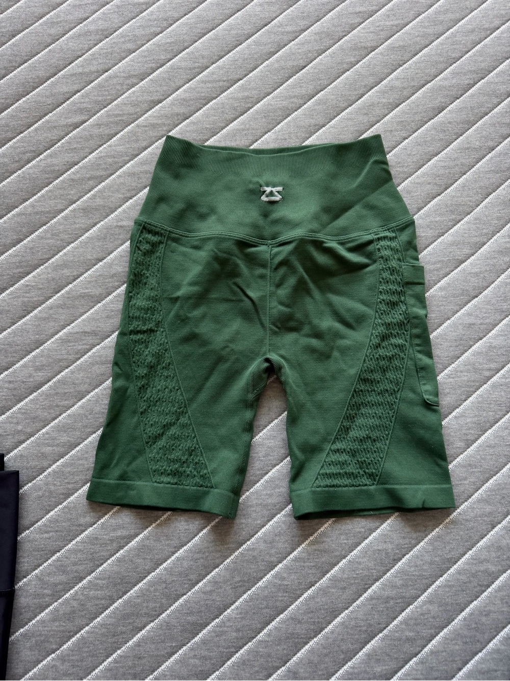 Zensah High-Waist Green Compression Bike Shorts with Textured Panels